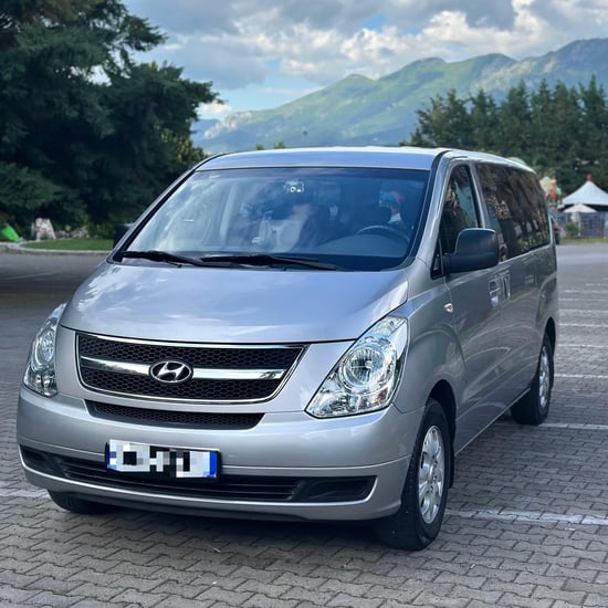 Wynajmij Hyundai H-1 Starex z 2012 roku w Tirana