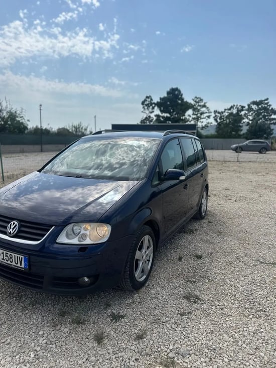 Rent a 2010 Volkswagen Touran in Tirana