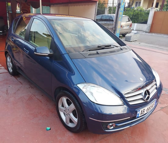 Alquila un 2009 Mercedes-Benz A 160 en Tirana
