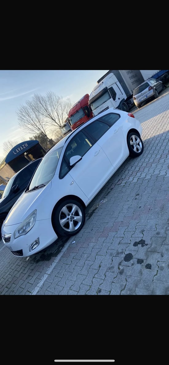 Rent a 2011 Opel Astra in Tirana