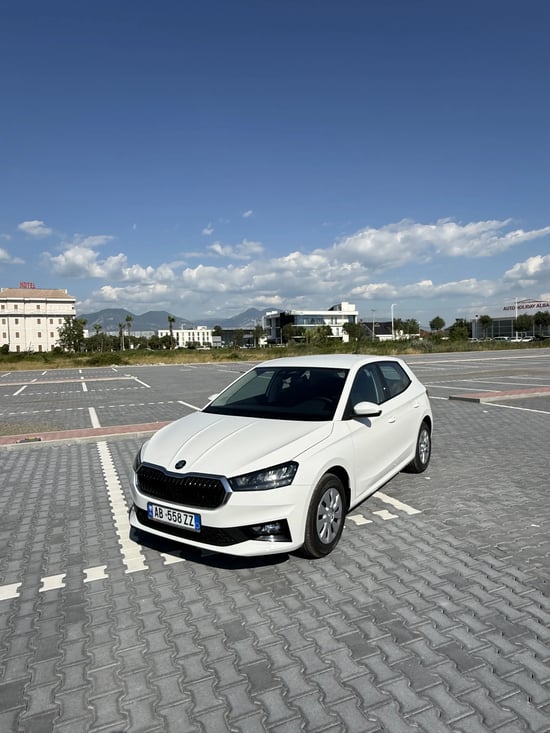 Alquila un 2026 Skoda Fabia en Tirana