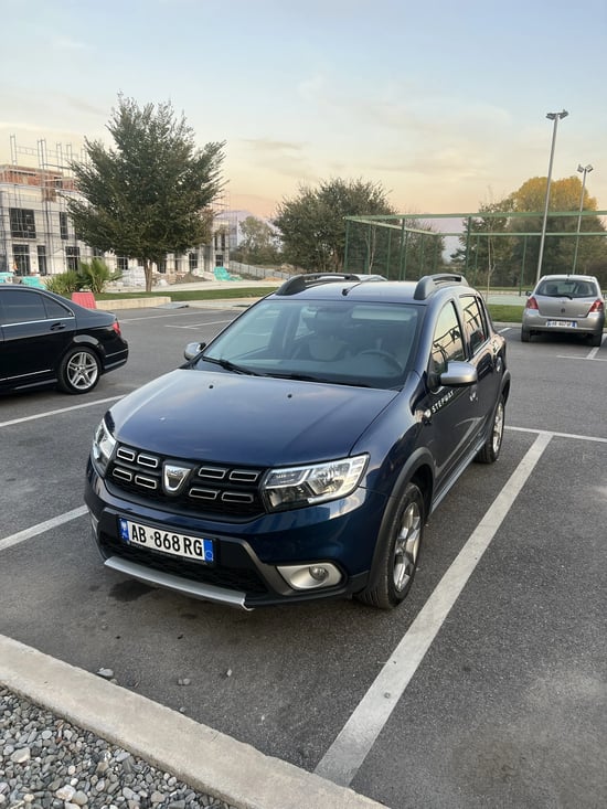 Wynajmij Dacia Other z 2022 roku w Tirana