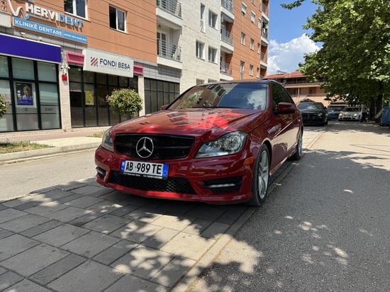 Louer une Mercedes-Benz C 300 de l'année 2012 à Tirana