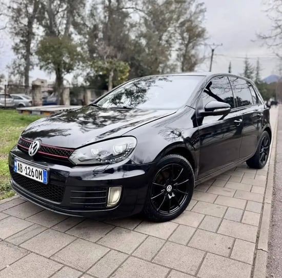 Alquila un 2011 Volkswagen Golf 6 en Tirana