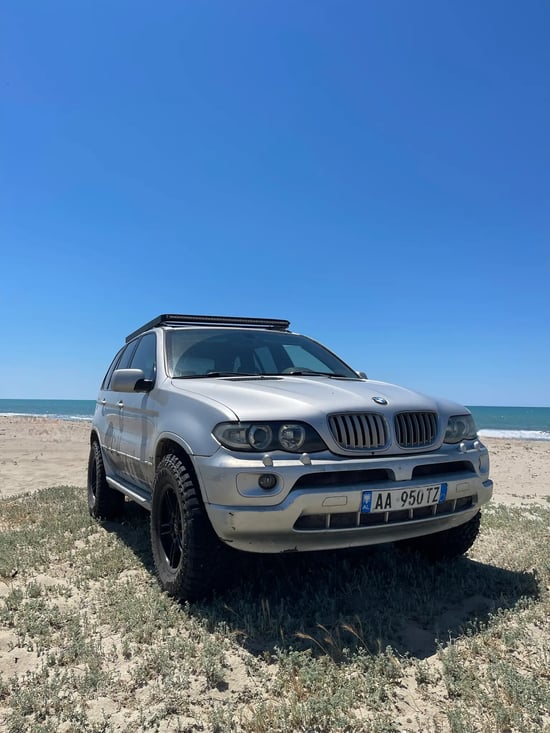 Alquila un 2003 BMW X5 en Tirana