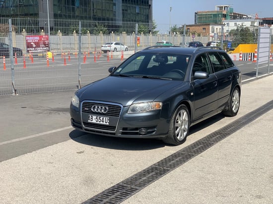 Wynajmij Audi A4 z 2008 roku w Tirana