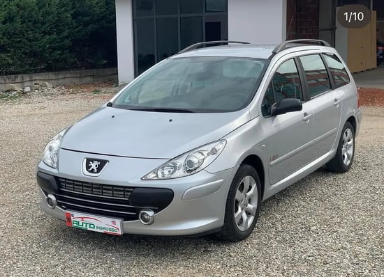 Wynajmij Peugeot 307 z 2009 roku w Tirana