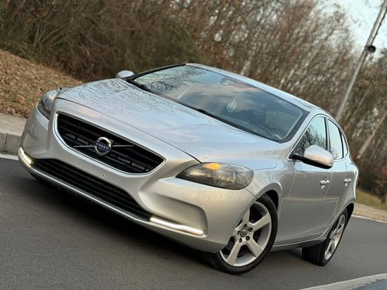 2015 Volvo V40 in Tirana mieten