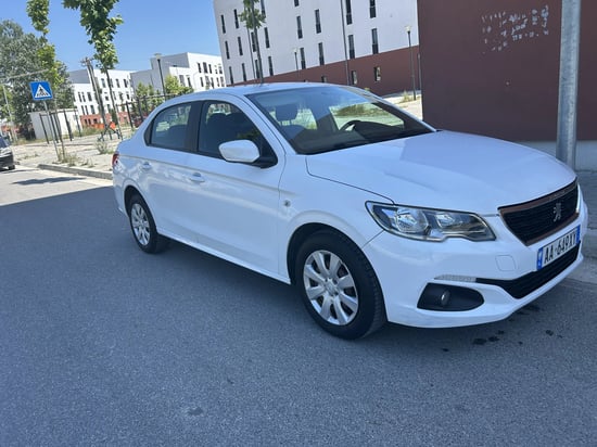 Noleggia una Peugeot 301 dell'anno 2020 a Tirana