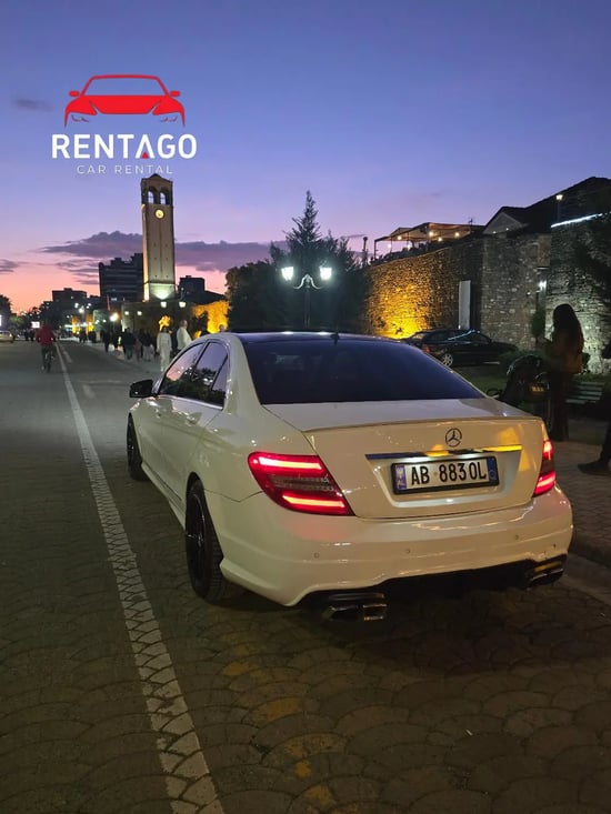 2008 Mercedes-Benz 320 in Tirana mieten