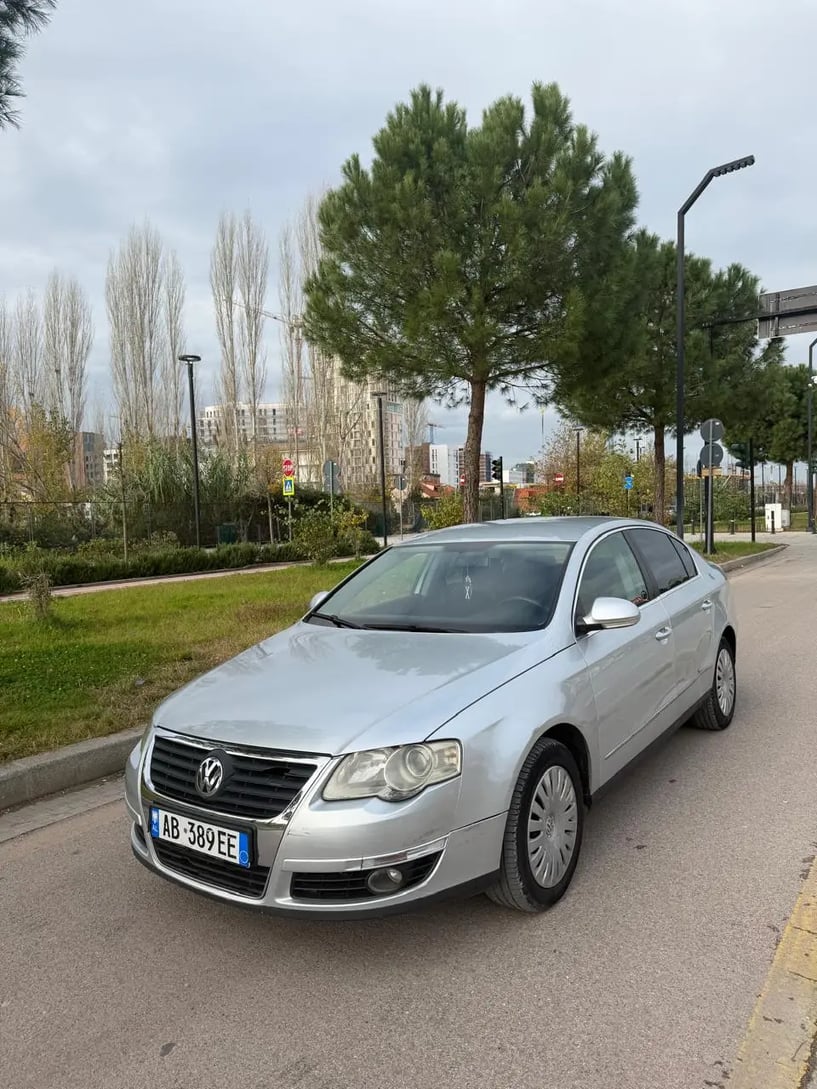 Merrni me qira një makinë në Tirana