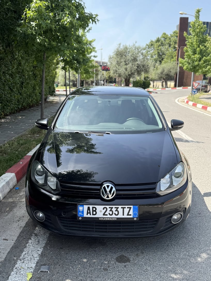 Alquila un coche en Tirana
