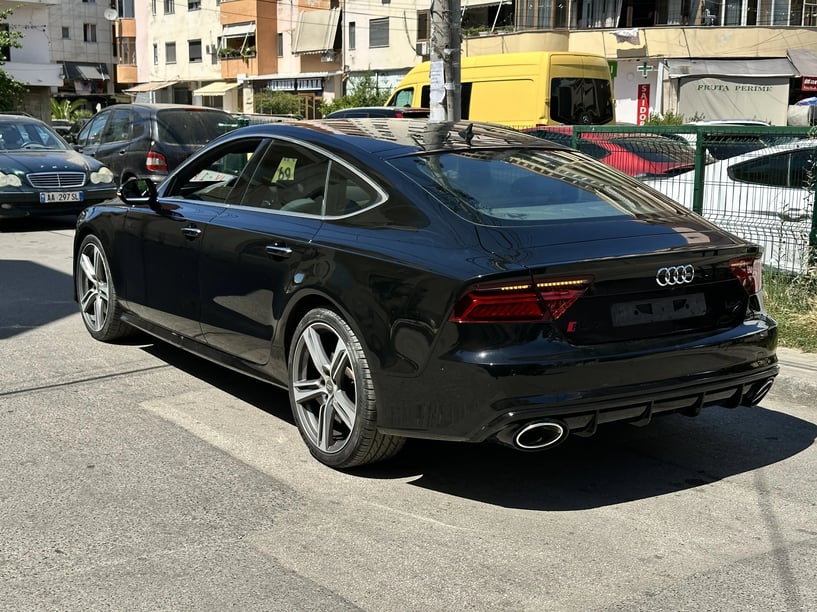Alquila un coche en Tirana