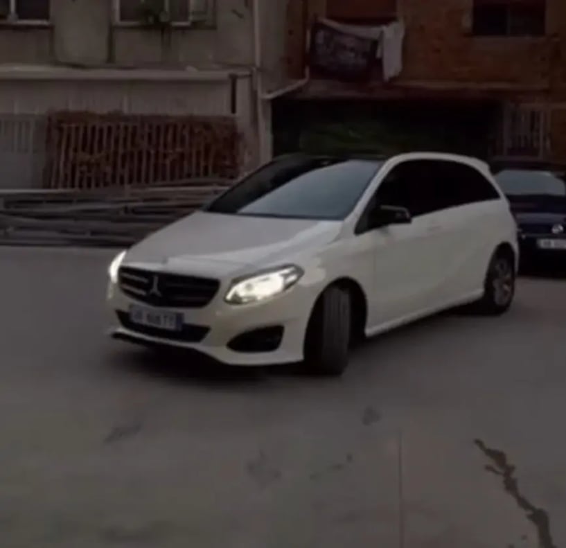Alquila un coche en Vlorë