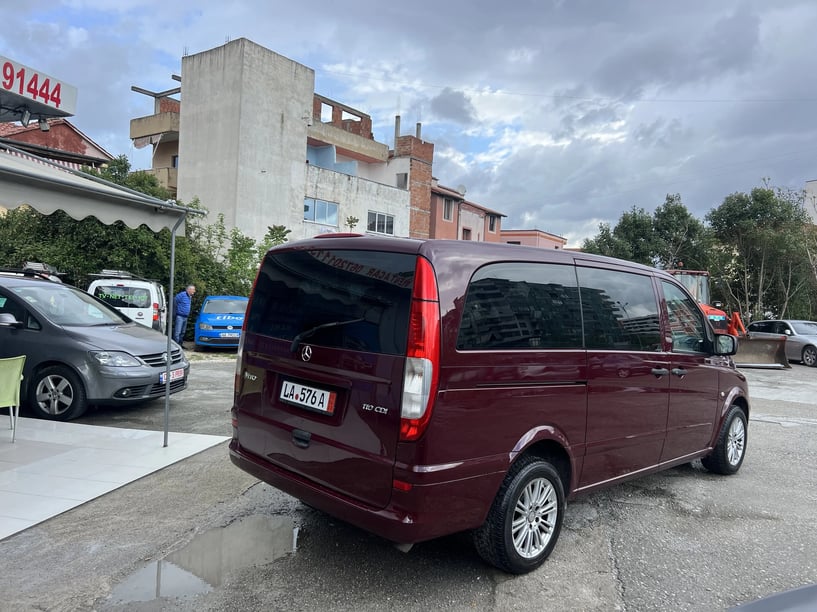 Alquila un coche en Tirana