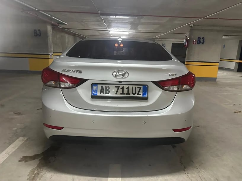 Wynajmij samochód w Tirana