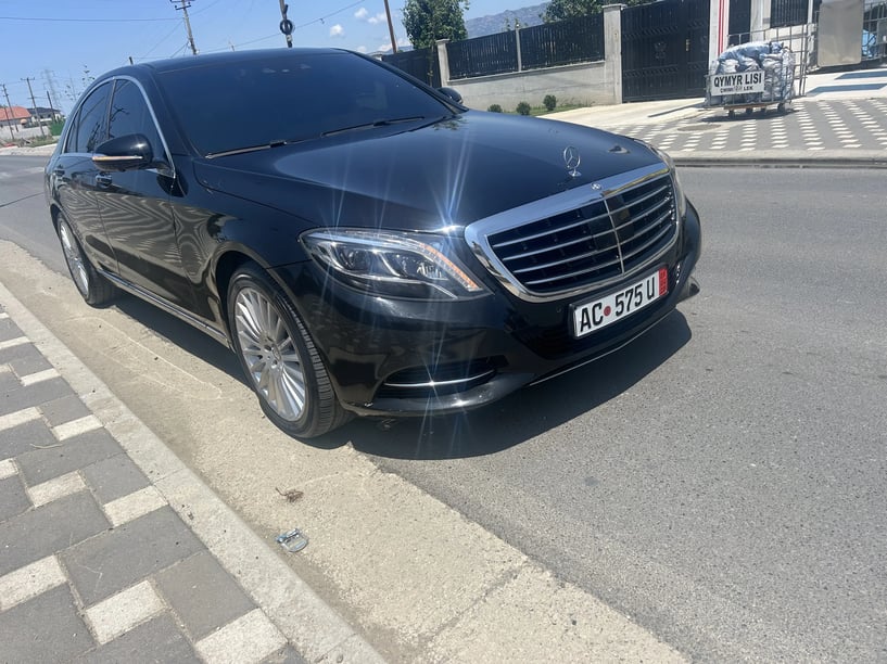 Merrni me qira një makinë në Tirana