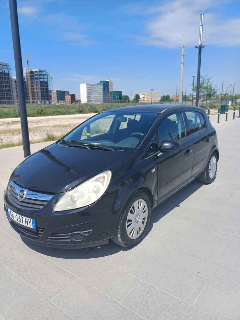 Alquila un coche en Tirana