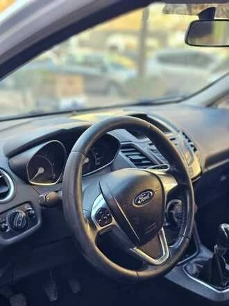 Merrni me qira një makinë në Tirana