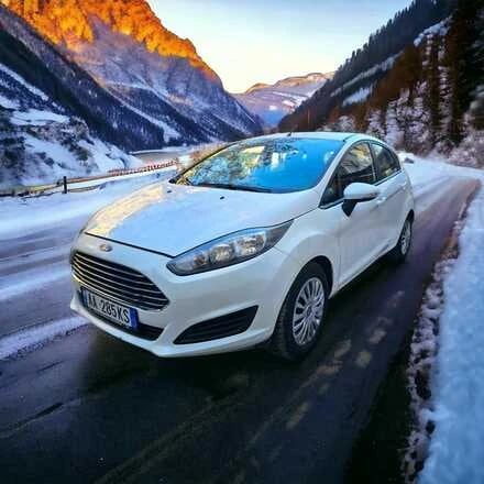 Merrni me qira një makinë në Tirana