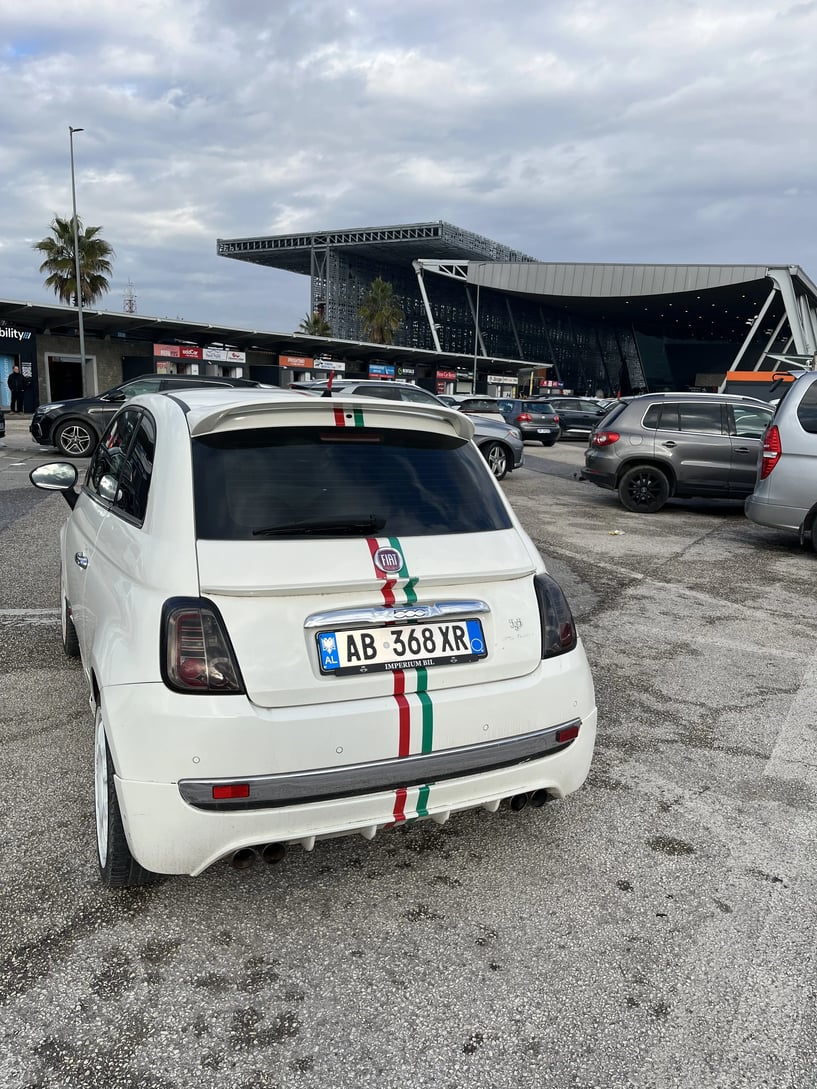 Wynajmij samochód w Tirana