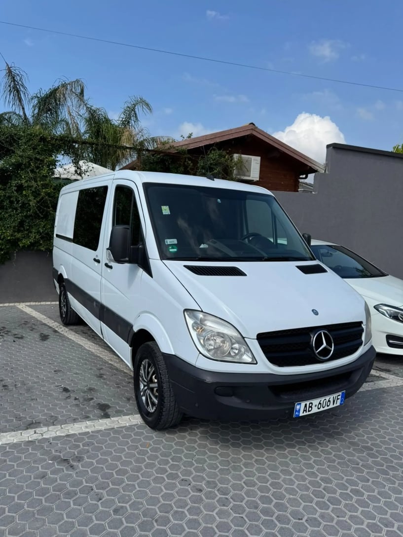 Noleggia un'auto a Vlorë