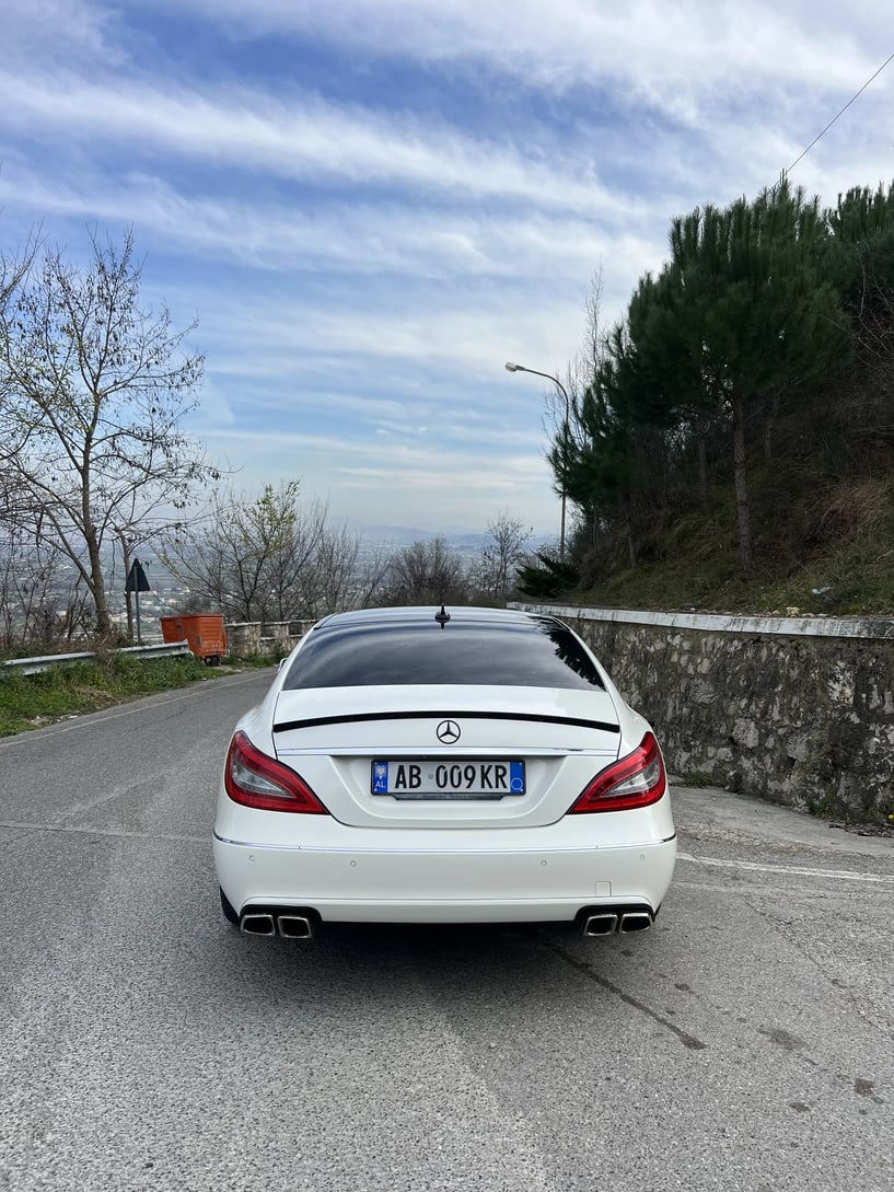 Louer une voiture à Tirana