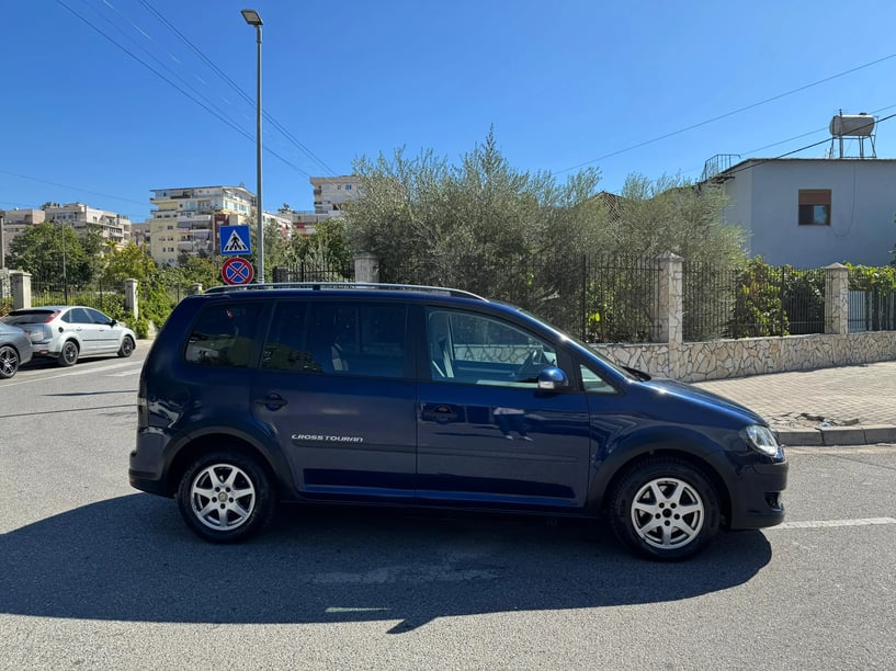 Alquila un coche en Tirana