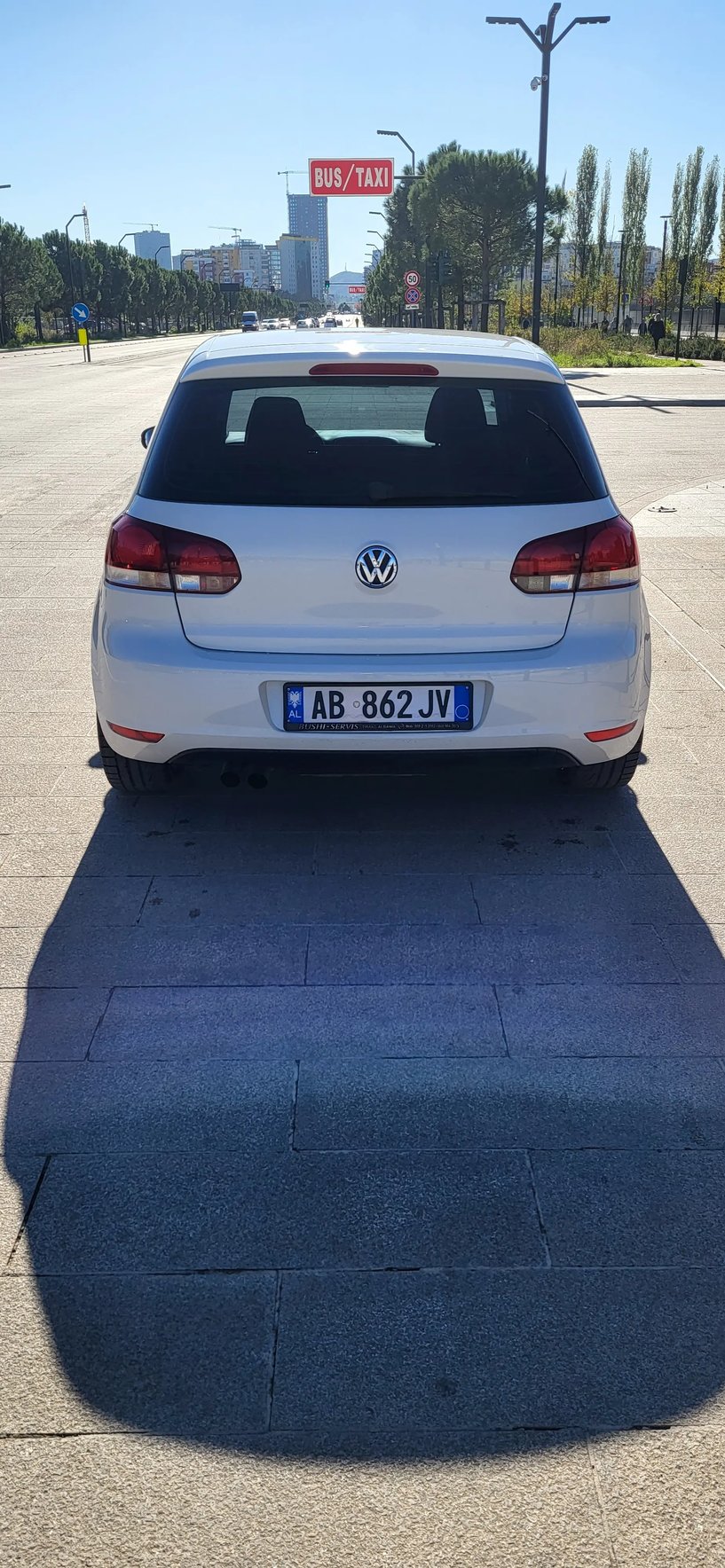 Merrni me qira një makinë në Tirana