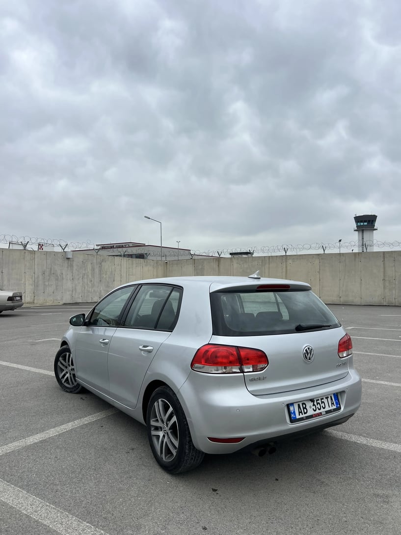 Wynajmij samochód w Tirana
