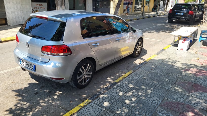 Alquila un coche en Tirana