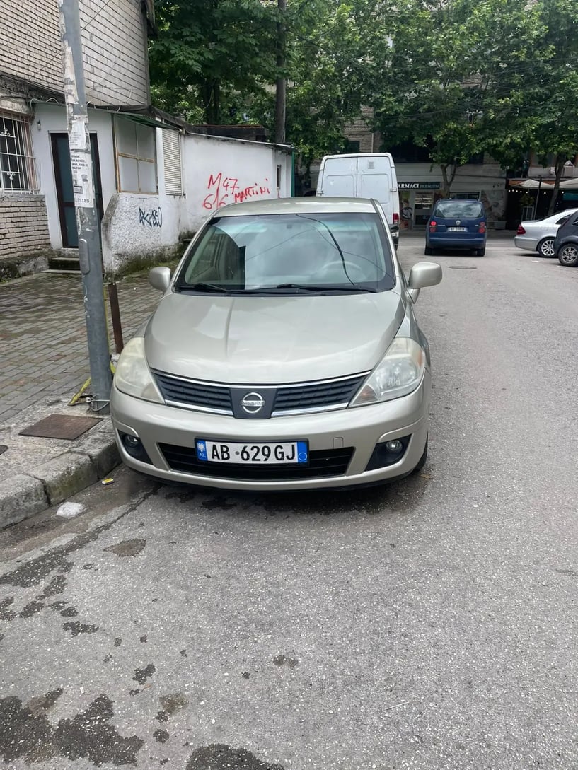 Alquila un coche en Tirana