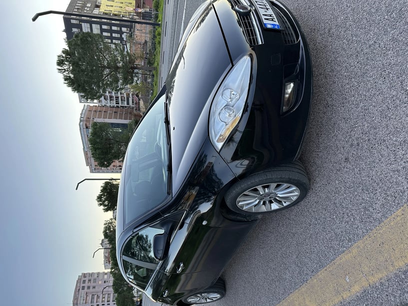 Alquila un coche en Tirana