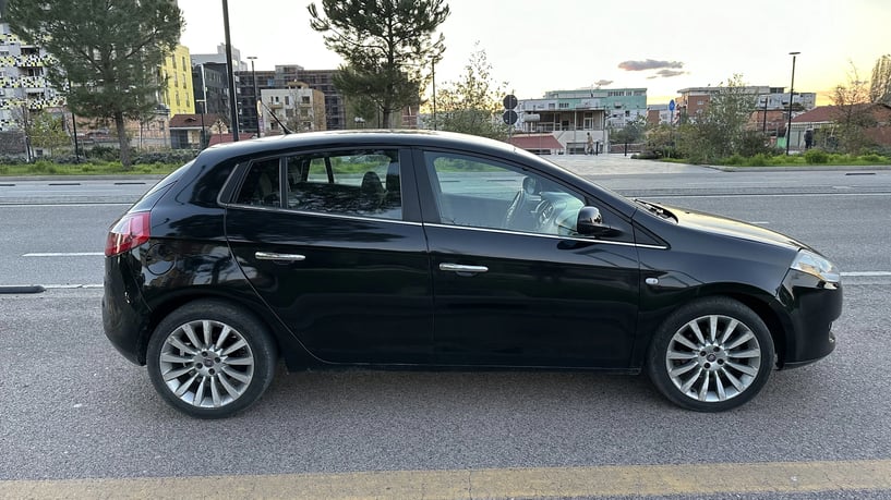 Alquila un coche en Tirana