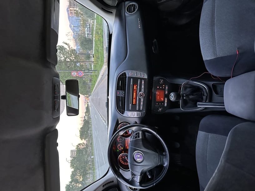 Alquila un coche en Tirana