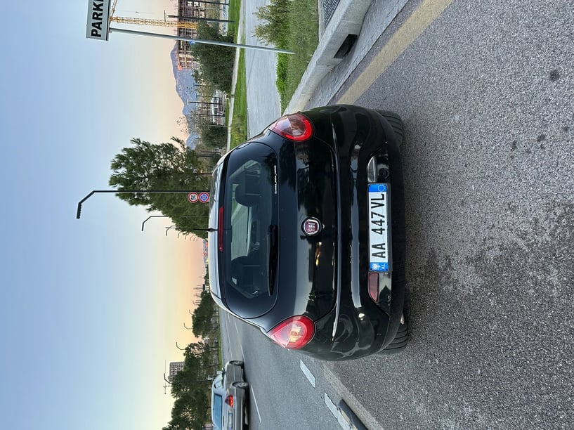 Alquila un coche en Tirana