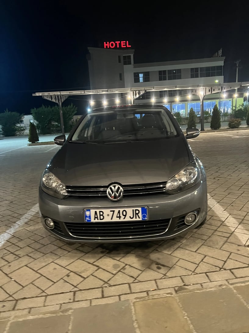 Merrni me qira një makinë në Tirana