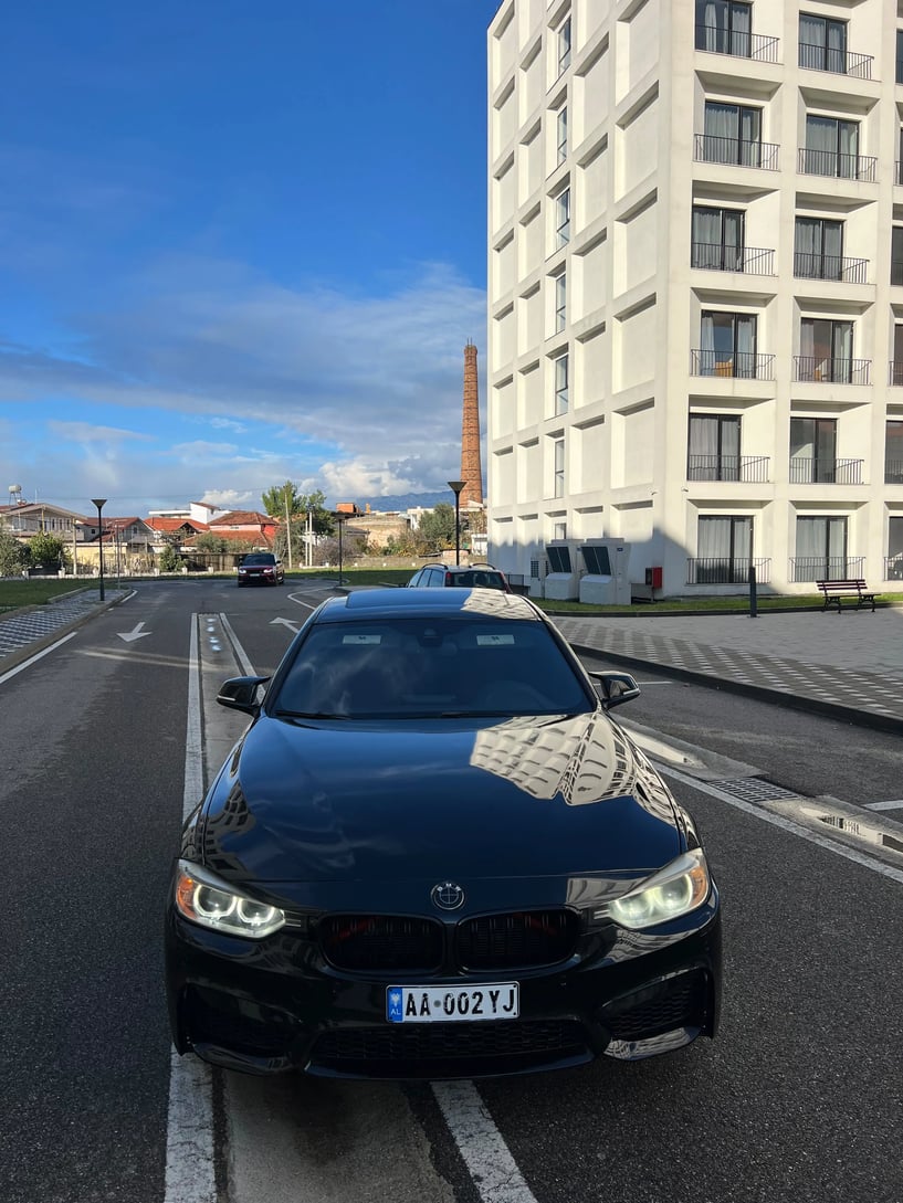 Noleggia un'auto a Tirana