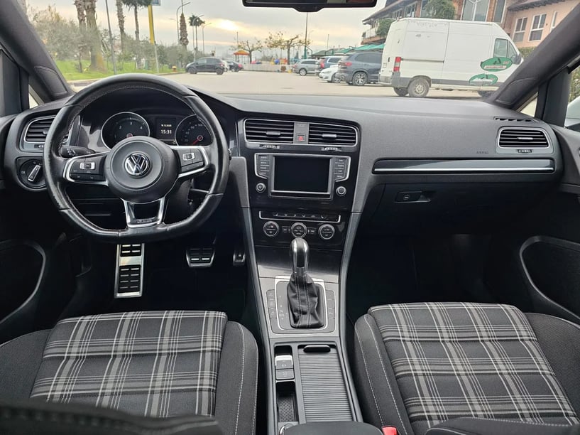 Rent a car in Tirana