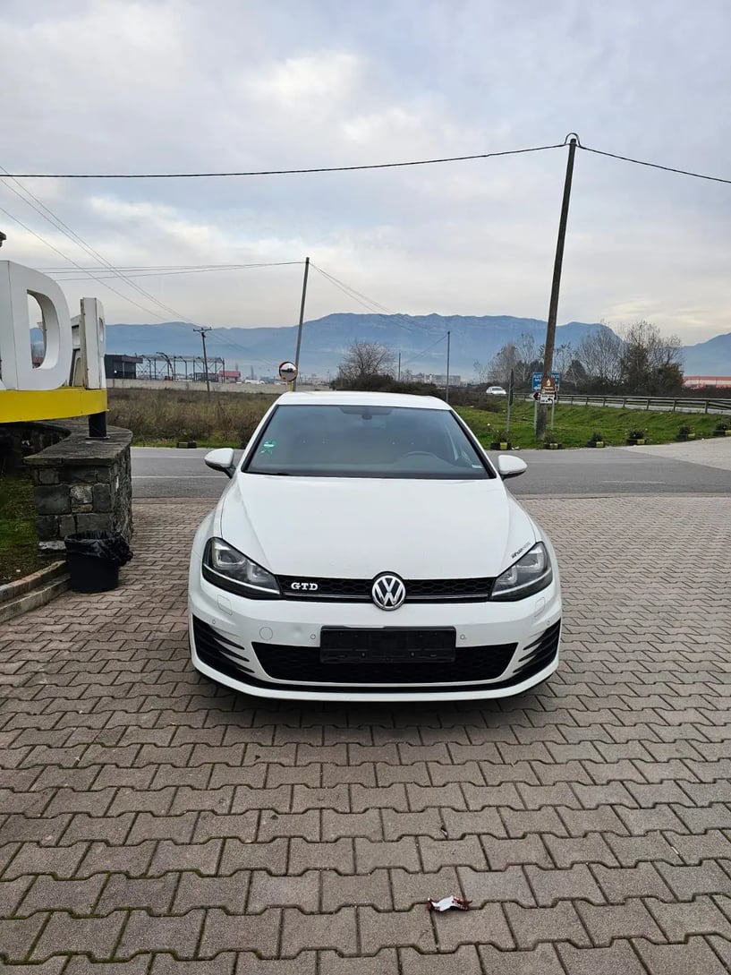 Rent a car in Tirana