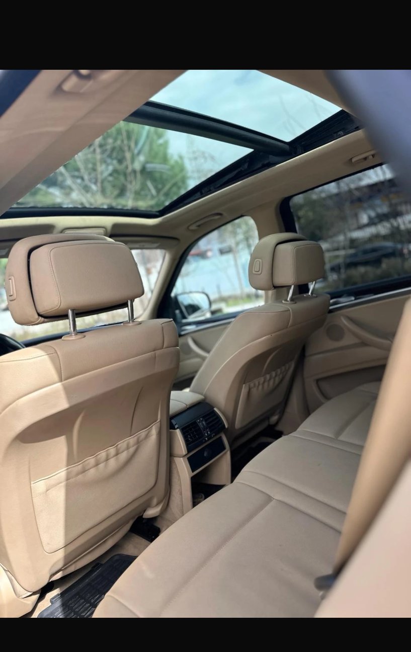 Noleggia un'auto a Tirana