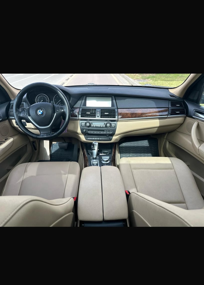 Noleggia un'auto a Tirana