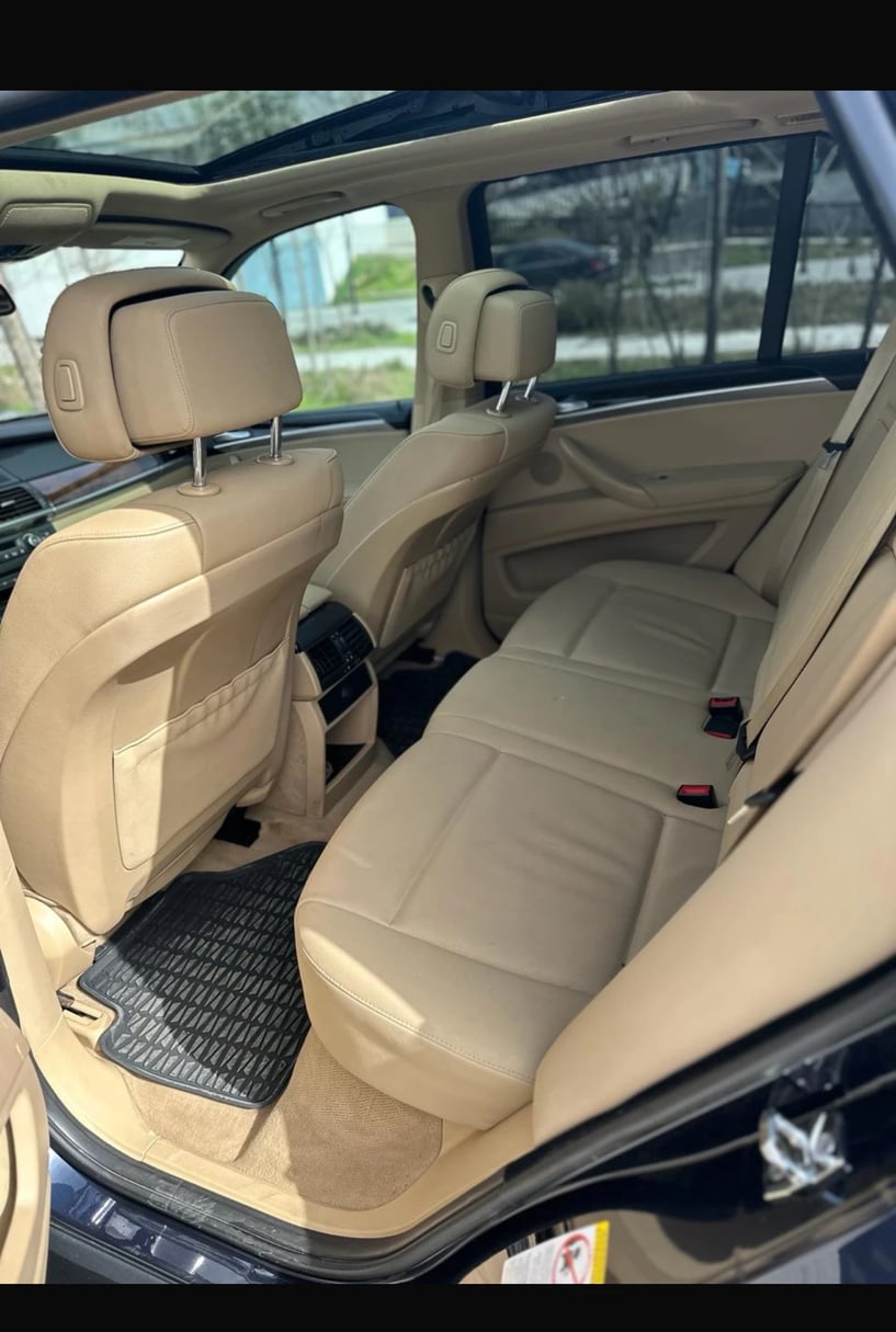 Noleggia un'auto a Tirana