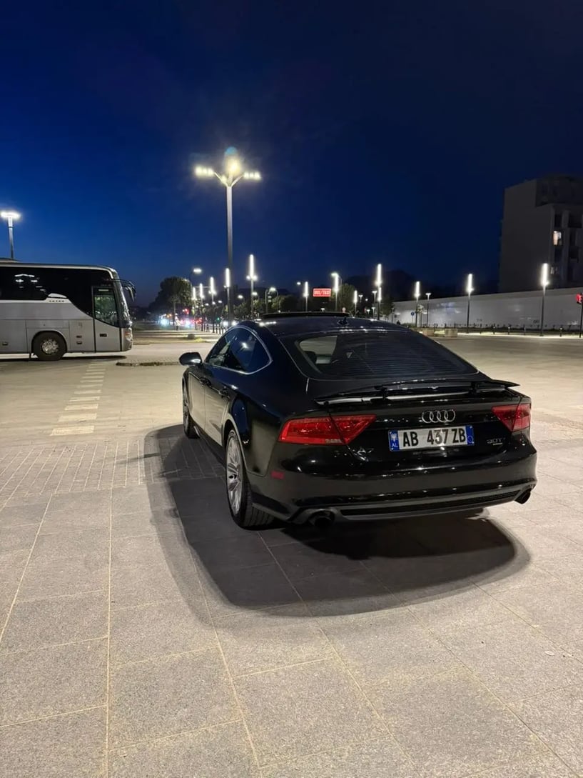 Merrni me qira një makinë në Tirana