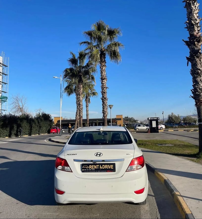 Alquila un coche en Tirana