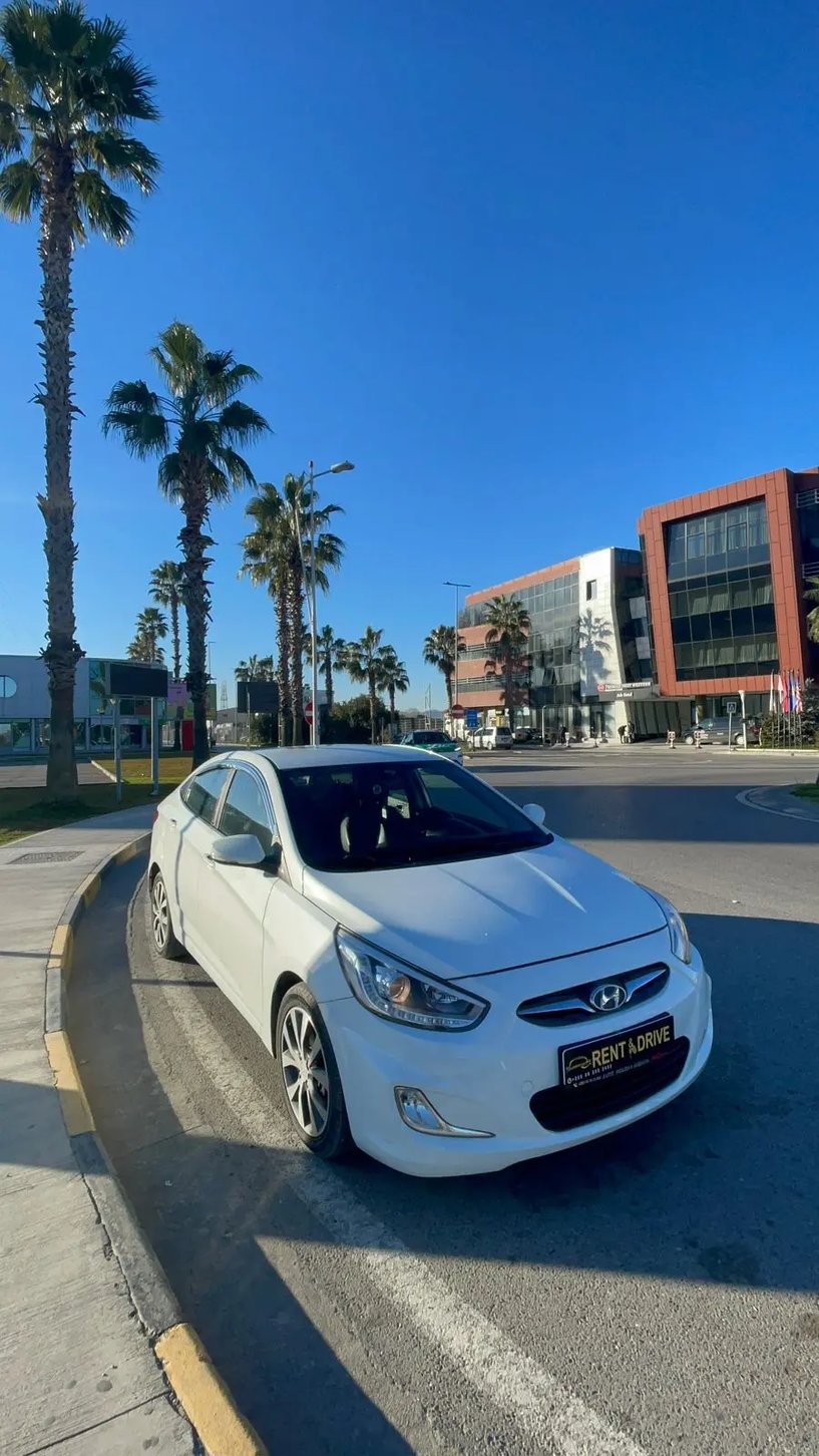 Alquila un coche en Tirana