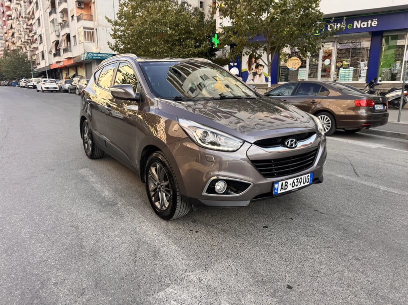 Alquila un coche en Tirana