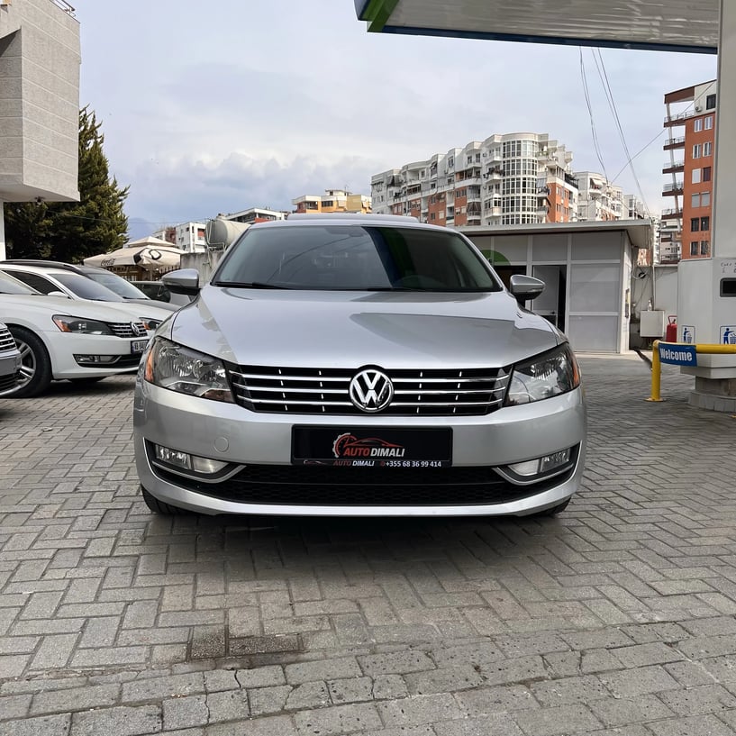 Merrni me qira një makinë në Tirana