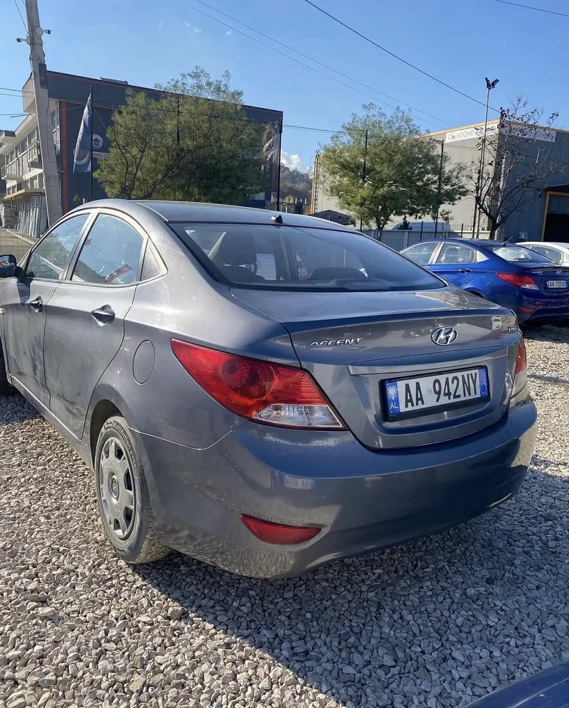 Alquila un coche en Tirana
