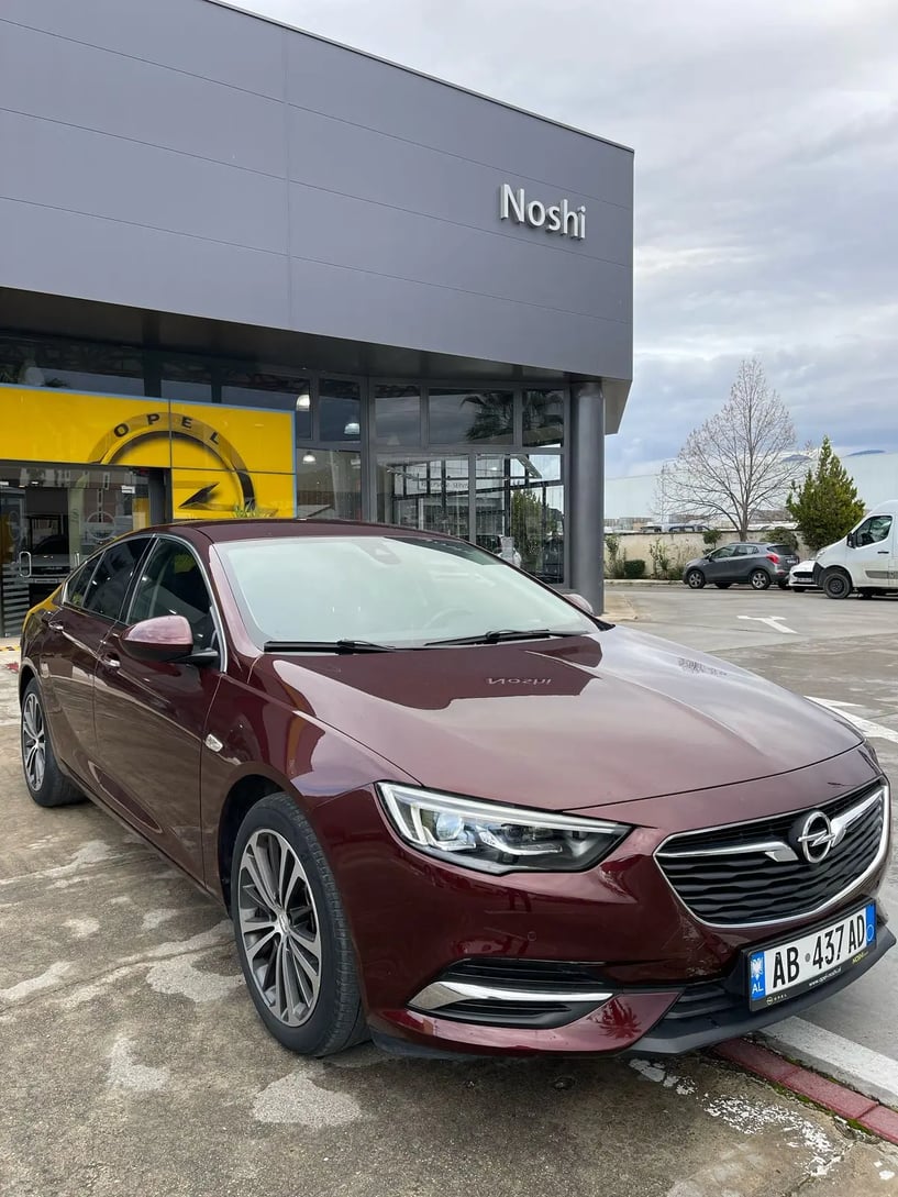 Noleggia un'auto a Tirana